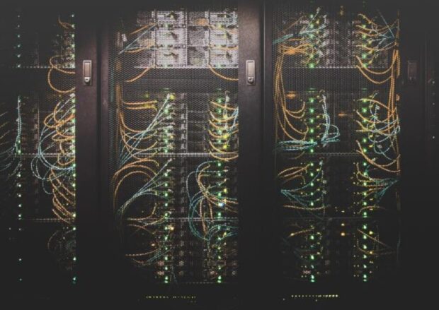 What's the Difference Between Shared and Dedicated Servers - Comeau ...